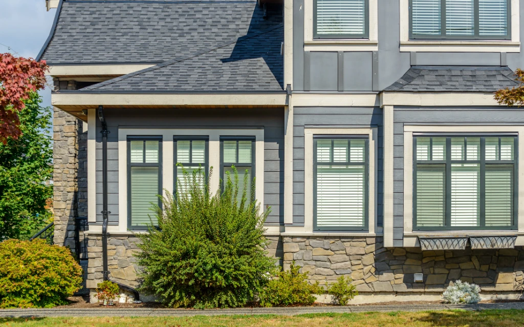 Professional picture window replacement service in Toledo, Ohio, upgrading home efficiency and aesthetic appeal.